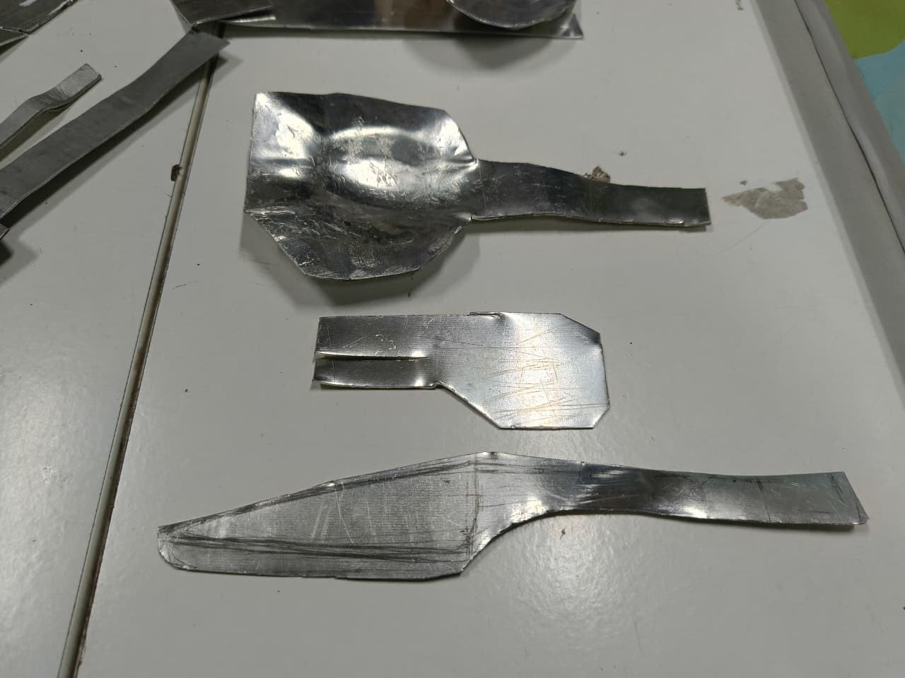 A formed aluminium spoon bowl and a flat blade